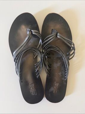 Women’s Black Strappy Leather Sandals Size 9